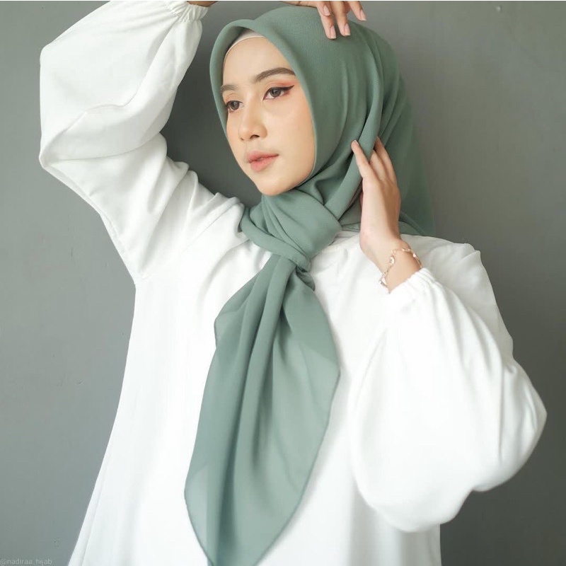 40+ Warna Hijab Segi Empat Bella Square Premium Original Jilbab Bella Square Polos Pollycotton-1