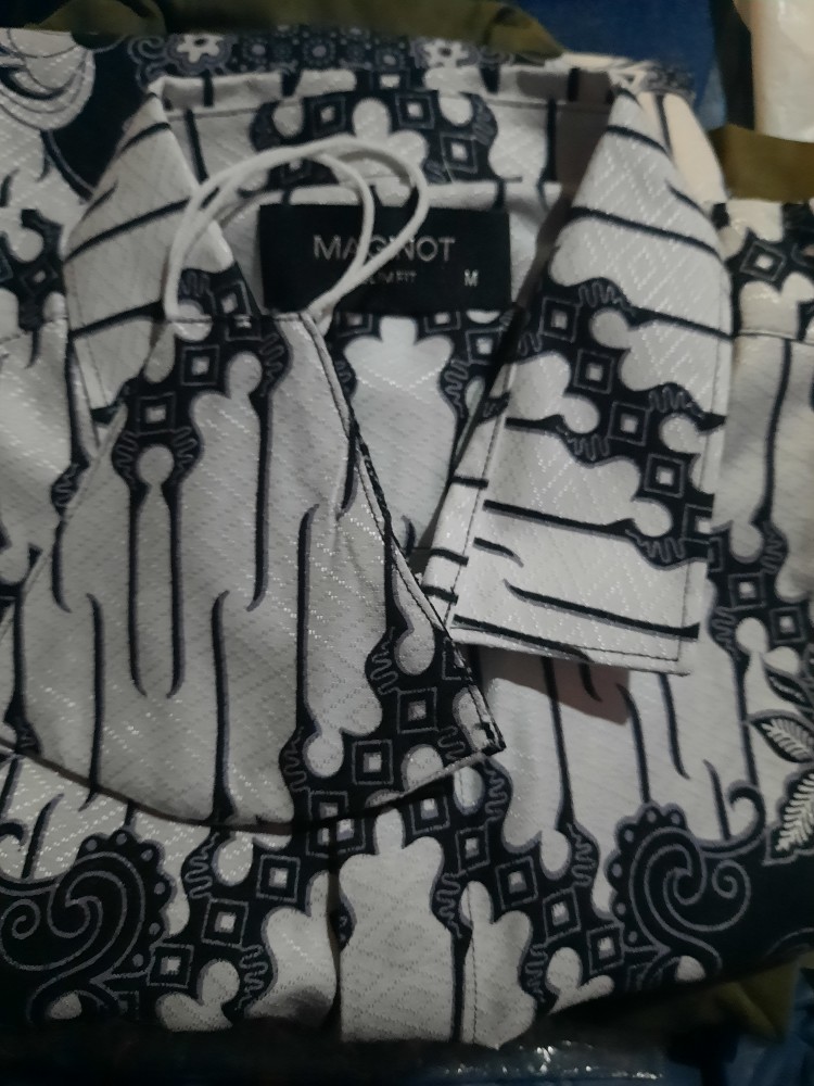 Maginot Kemeja Batik 2.0 Danindra-ss Motif Timbul Lengan Pendek Pria + Free Masker