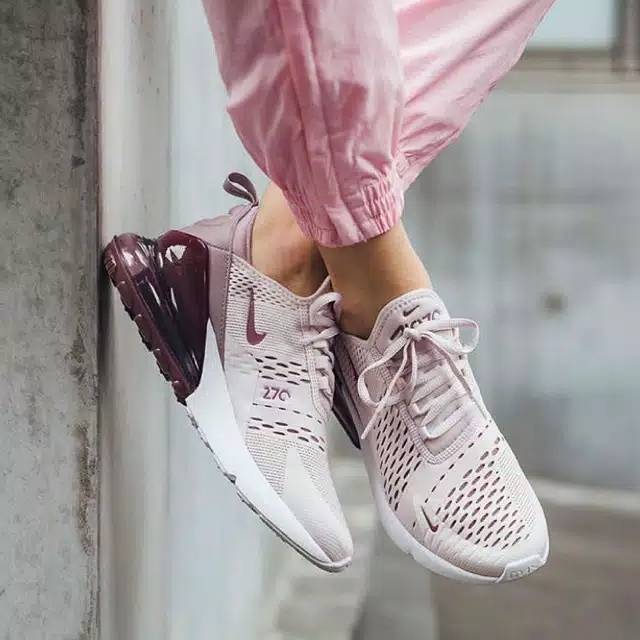 NIKE AIRMAX 270