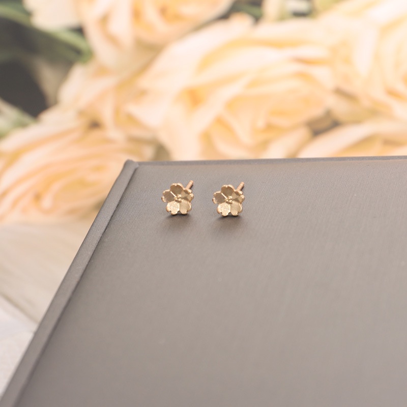 Anting Stud Mini Lapis Emas Bentuk Bintang Bulan Mahkota Kelinci Snowflake Permen Untuk Wanita