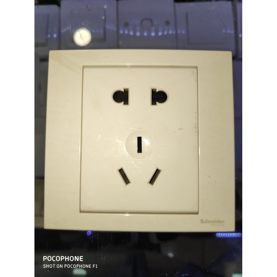 Stop Kontak Universal / Stop Kontak Usa / Stop Kontak Schneider Adora