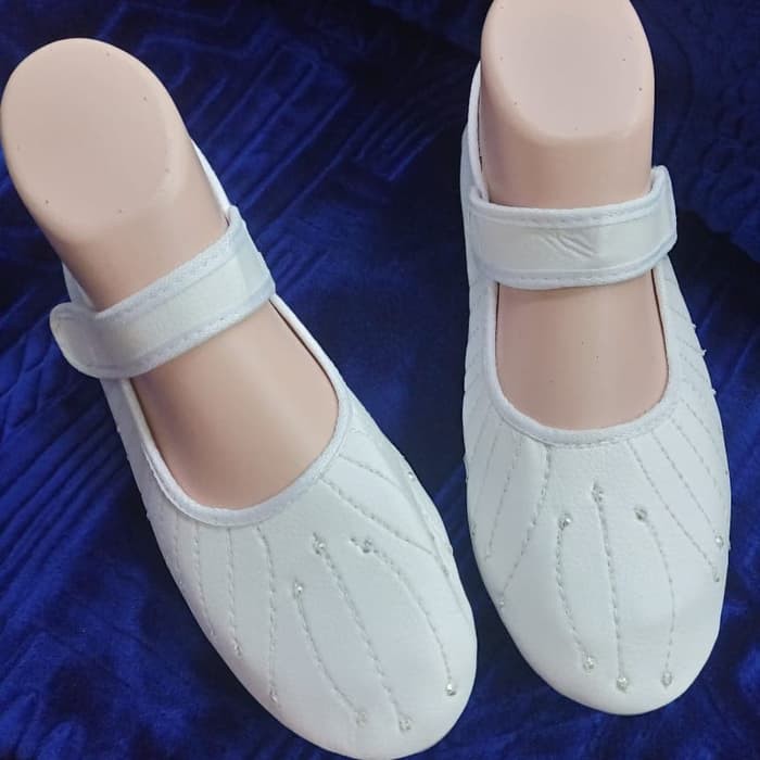 sepatu haji wanita Hitam / sepatu wanita Putih/sepatu hem wanita hitam dan putih/bisa COD