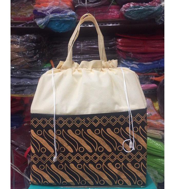 

➮ Tas hajatan serut bambu batik 22 kotak nasi 22 x 22 tas spunbond tas box nasi tas kotak nasi ❅