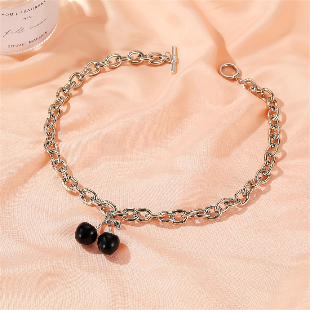 Kalung Liontin Ceri Hitam Fashion Kata Gesper Kalung Rantai Tebal Kepribadian Fashion Aksesoris Gadis Keren
