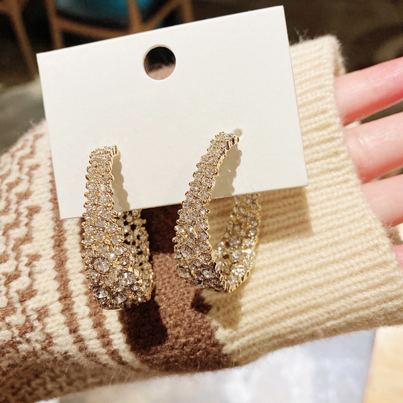 Anting Hoop Bentuk Bulat Aksen Berlian Kilau Warna Emas Untuk Wanita