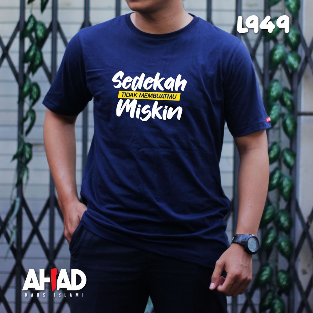 Kaos Islami Ahad - Sedekah Tidak Membuatmu Miskin - L949