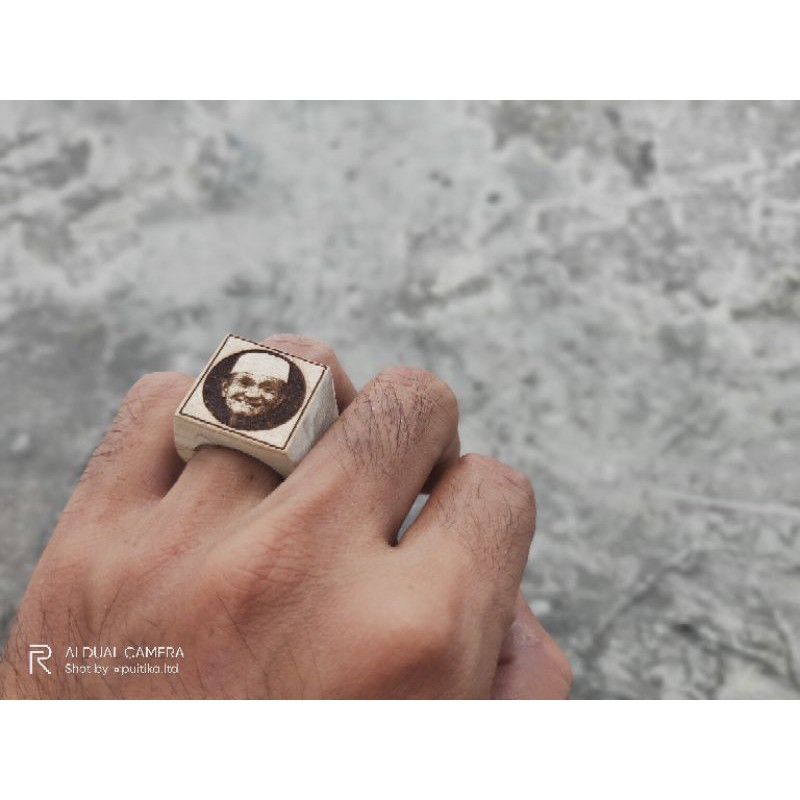 Cincin Kayu Grafir Potret Buya Syakur - Cincin Kayu Grafir Wajah