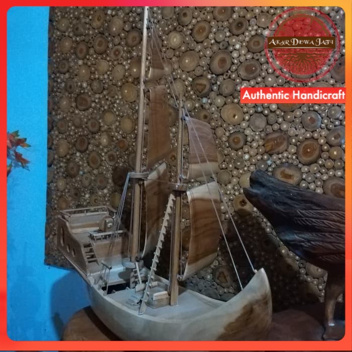 

Miniatur Kapal Marcopolo Kayu Jati Besar