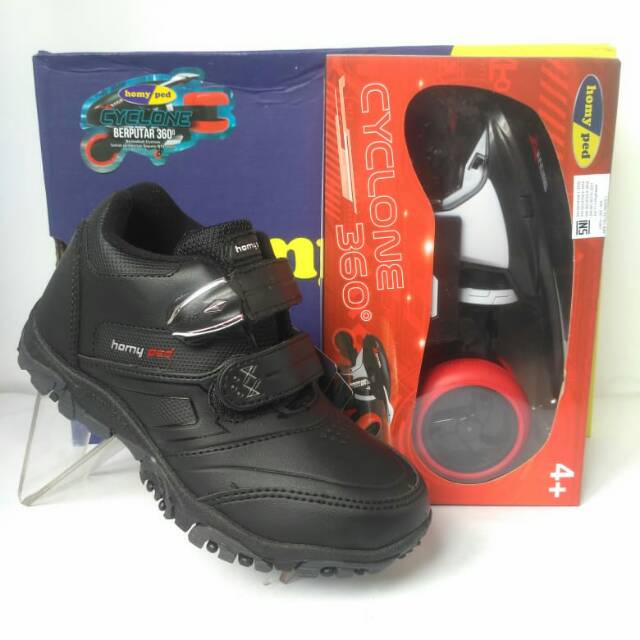 Sepatu sekolah Homyped yefta 01 berhadiah mainan