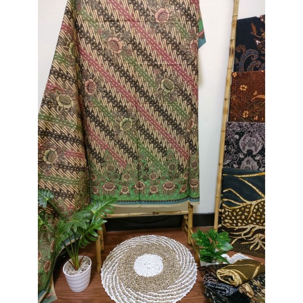 Kain printing Batik Solo motif kembangan parang