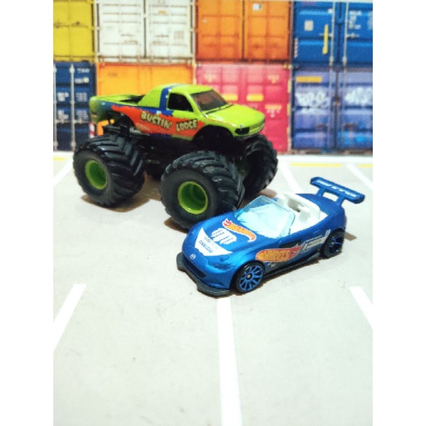 Hotwheels Hot Wheels Monster jam MJ Team Hotwheels Titan Doom Days Backdraft Badnews series flage Bu
