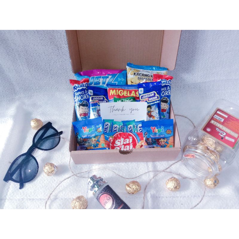 

Gift box | Snack box | Box Snack | Hampers (wisuda/ulang tahun/anniversary/lebaran)