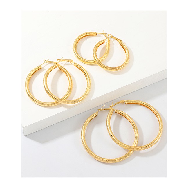 LRC Anting Tusuk Fashion Gold Circle Size C-shaped Earrings D46779