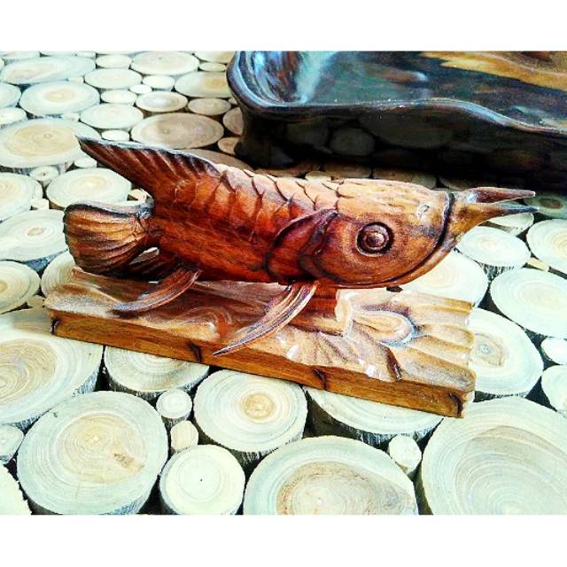 Hiasan Meja Patung Ikan Arwana P 20 cm