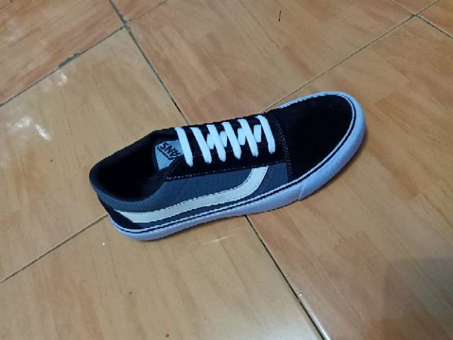 Sepatu vans old school warna