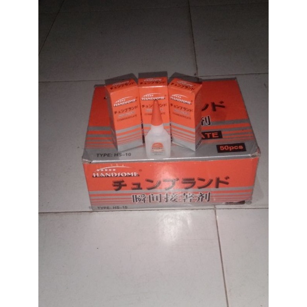 

lem handsome,lem serbaguna untuk plastik,kayu,karet,logam,kulit,keramik dll