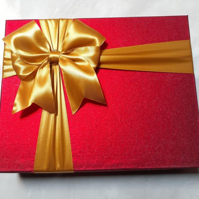 

[COD] Hard Box Custom Warna dan Ukuran Merah Glowing Pita Gold [COD]