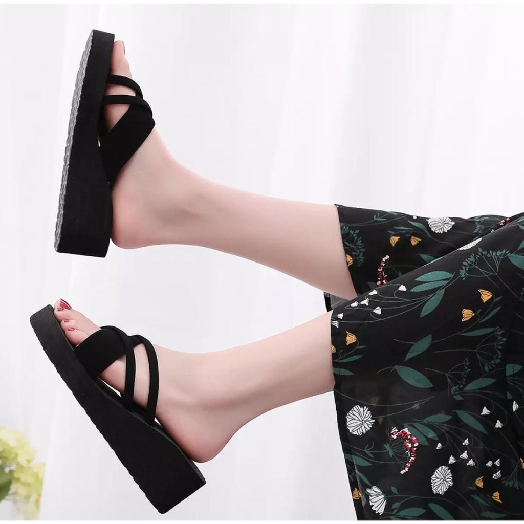 wedges spon wanita silang cantik