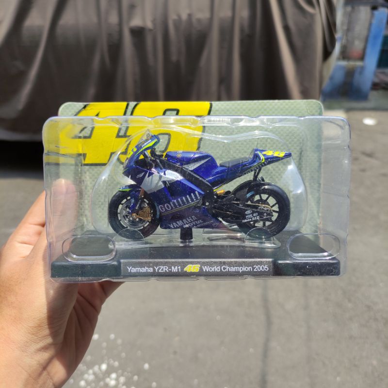 Diecast Miniatur Motogp Yamaha YZR-M1 VR46 World Championship 2005 Mainan Motor GP Rossi Leo Models