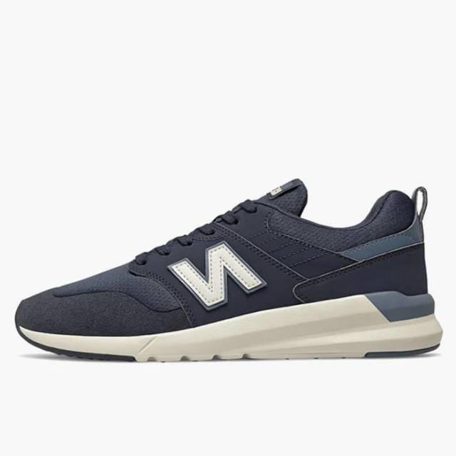 myntra shoes sneakers