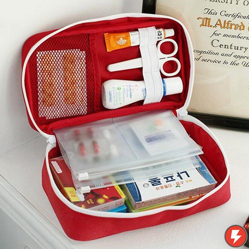 Flashmart Tas Perlengkapan Obat P3K First Aid Kit / Tas travel yang berfungsi untuk Anda membawa perlengkapan obat-obatan pribadi ataupun obat-obatan untuk mengantisipasi apabila terjadi kecelakaan yang tidak diinginkan. Memiliki ruang yang cukup besar