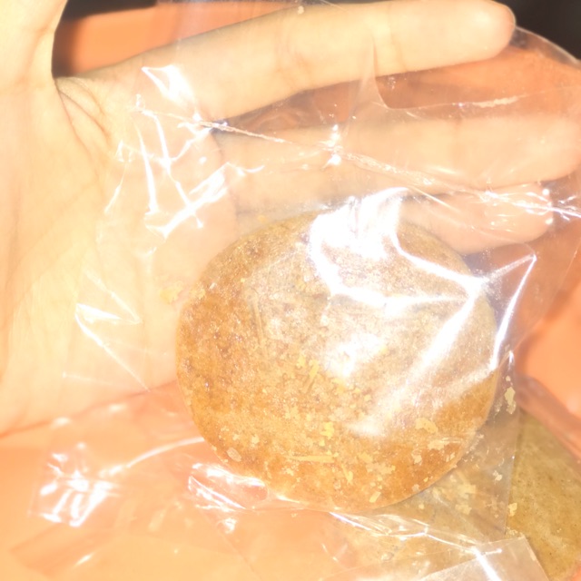 

Kue kacang/ kue coklat. (10)