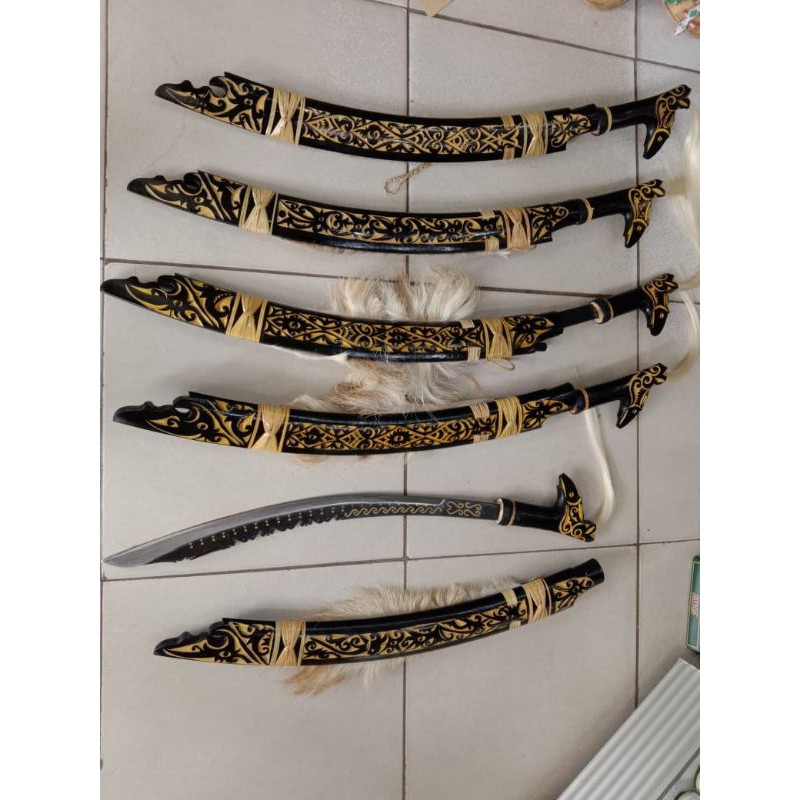 Mandau Khas Dayak Senjata Dayak Kalimantan Motif Sarung Ukir Model Leas Asli  Baja Hitam