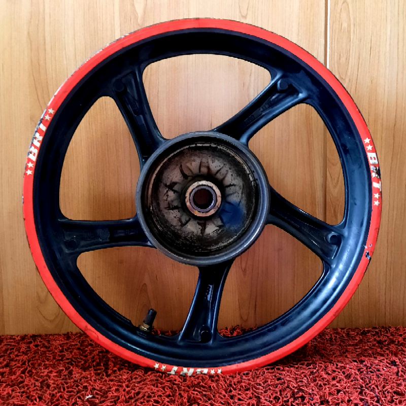 velg yamaha mio m3 original bekas depan belakang, kondisi minus (perlu di perbaiki)