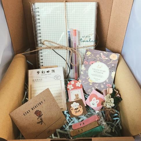 

Best Product!!! Hampers Stationery Journal Kit Wisuda Ulang Tahun Gift Box Set A - Paling Diminati