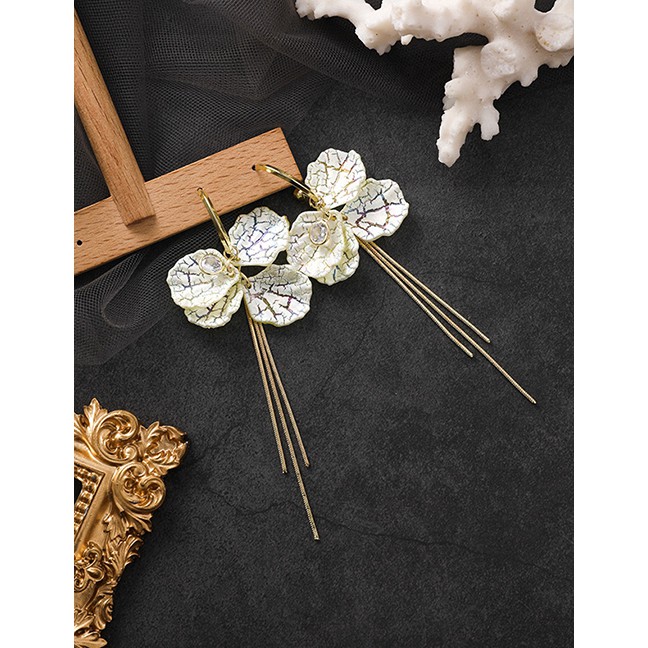 LRC Anting Gantung Fashion Yellow 925 Silver Pin Multi-layer Line Fringed Shell Semi-circular Earrin