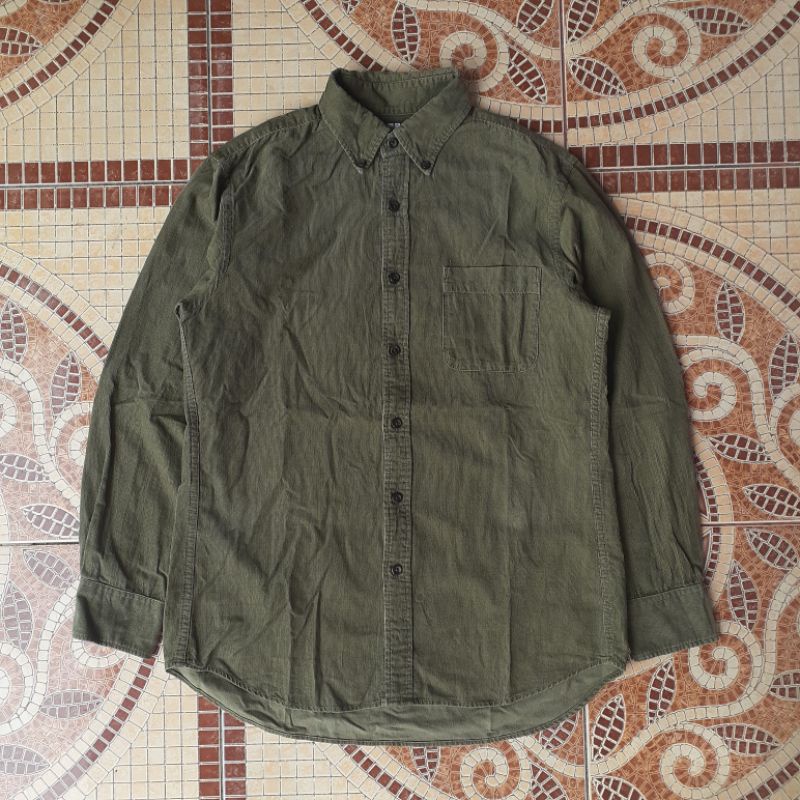 (Kemeja Corduroy) Uniqlo Corduroy Long Shirt Olive