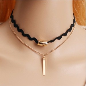 Kalung Choker Gothic Tali Hitam Rantai Emas