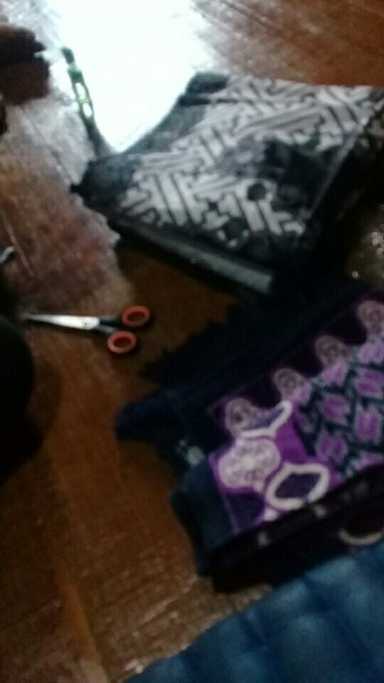 Ready Warna Cream Dan Grey - Batik Couple Dilan Danilla Tile Brukat Tunik Alika Selendang Azzura