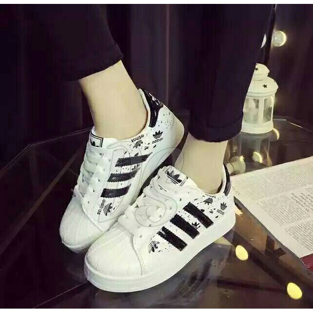  SEPATU  SNEAKER  ADIDAS  KETS PUTIH  BERCAK HITAM CEWEK WANITA 