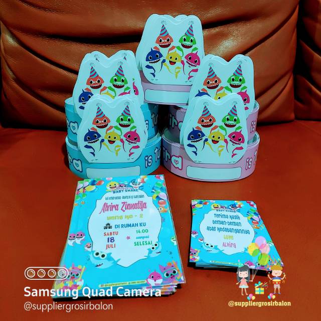 Paket Murmer topi, undangan dan tag souvenir tema baby shark