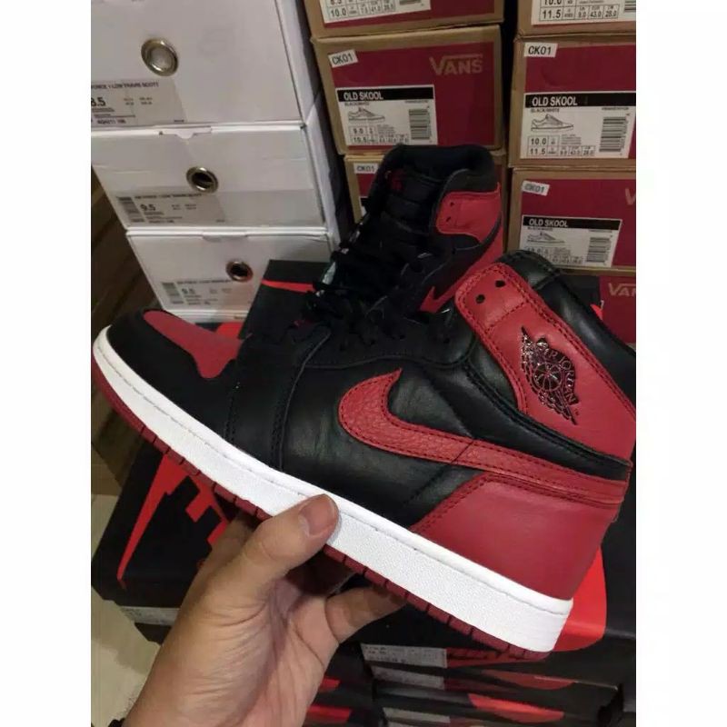 NIKE AIR JORDAN 1 OG HIGH BRED REAL PIC. MADE IN CHINA.