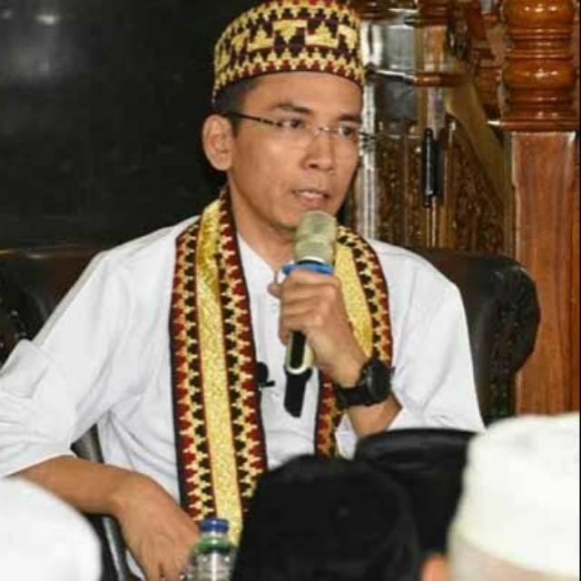 Peci Tapis + selendang Tapis sasap khas lampung
