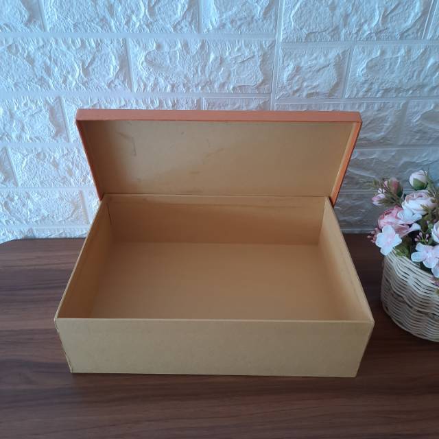 

Hard Box Custom-Bahan Karton-Box Kado-Box Seserahan-Box Sebaguna