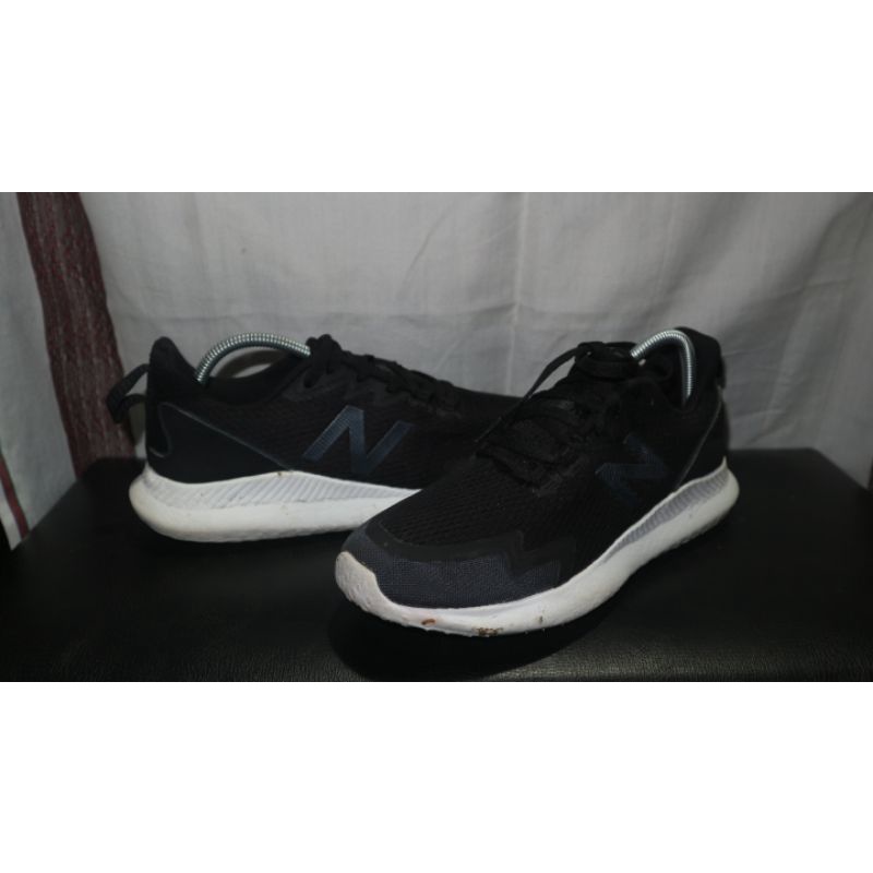 NEW BALANCE RUNNING second brand size 42 kondisi 80%