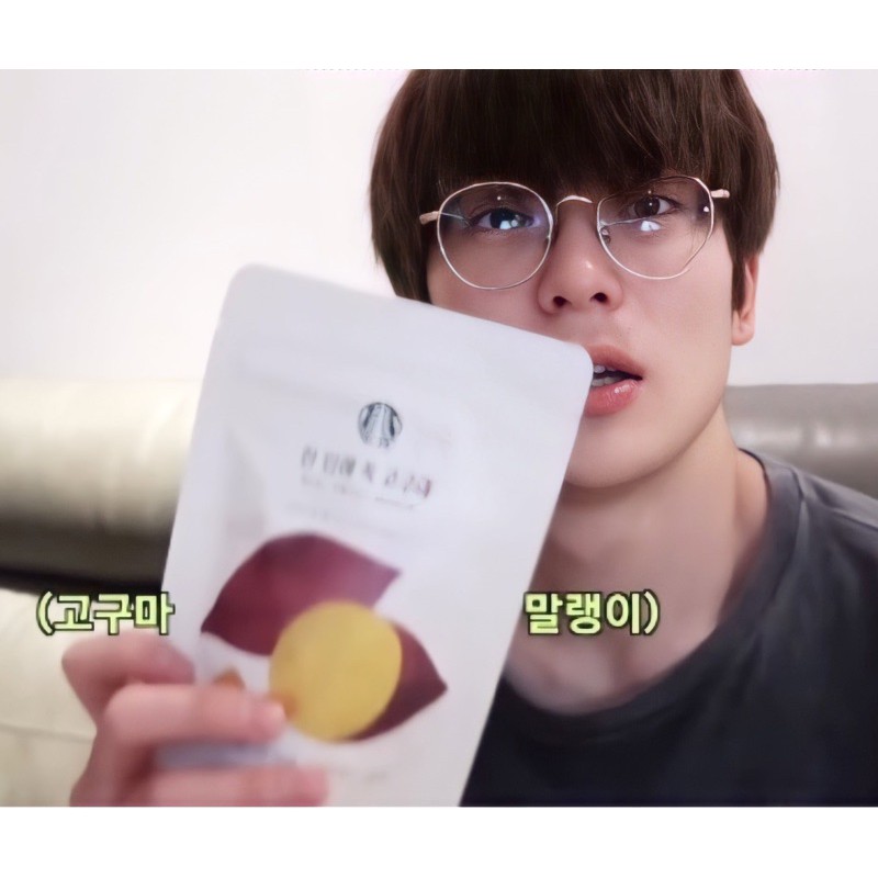 

TAEYONG & JAEHYUN STARBUCKS FAVORITE SNACKS
