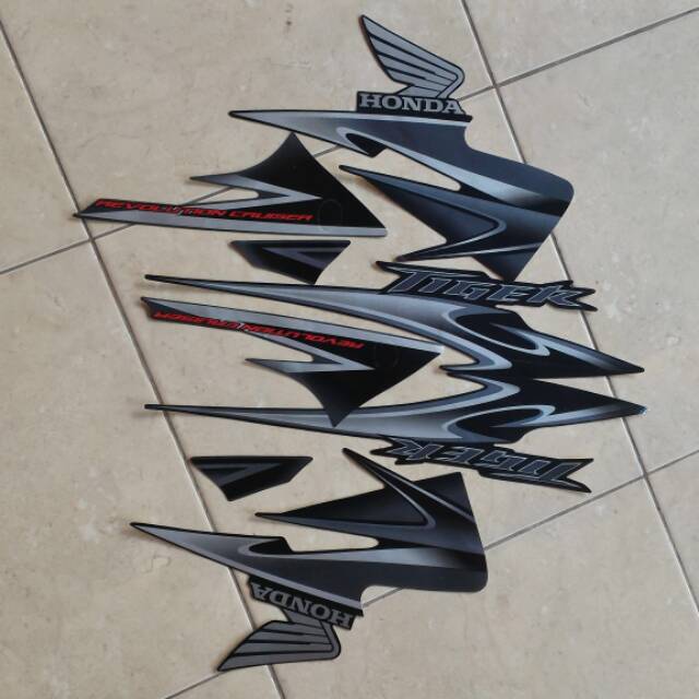 Striping tiger revo 2013 hitam silver