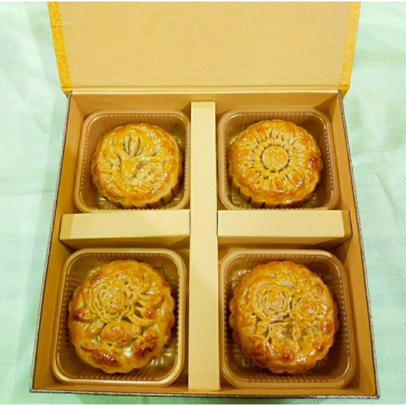 

Premium mooncake moon cake kue bulan Halal Ame Lim