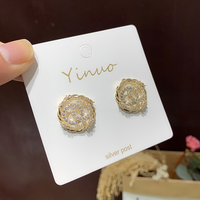 Anting Tusuk Mutiara Elegan Untuk Wanita