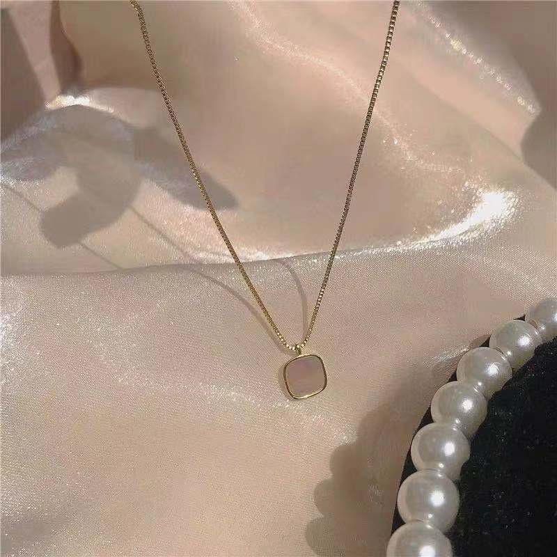 Square Shell Necklace Preserving Niche White Mother-of-pearl Light Luxury Clavicle Chain Female Sweet Heart Jewelry