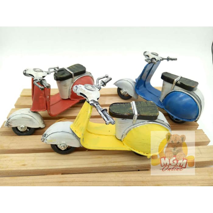 HANDMADE Pajangan Miniatur vespa / Motor vespa Klasik