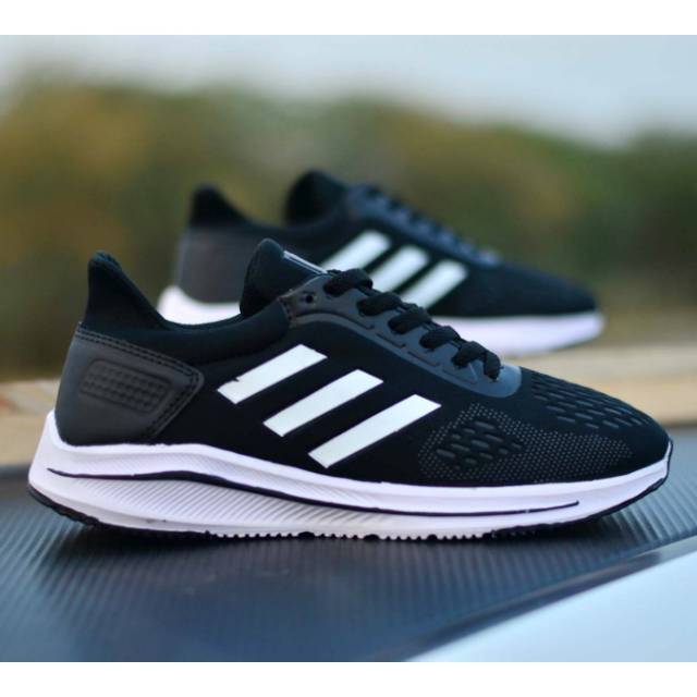 Get Sepatu Sekolah Sepatu Sneakers Hitam Putih Wanita Background