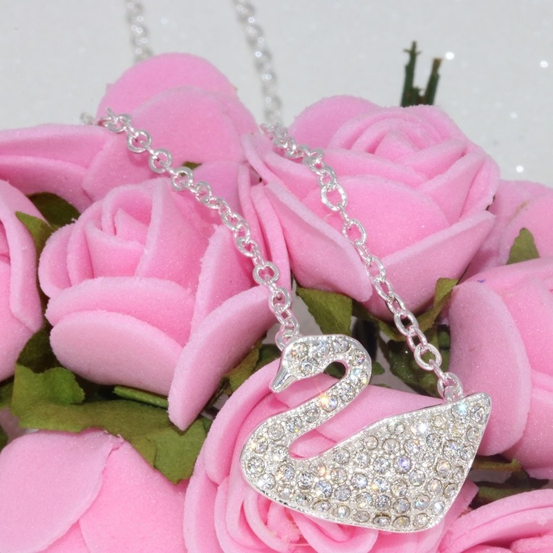 [Ready Stock]Fashion Crystal Micro-Inlaid Full Diamond Clavicle Chain Swan Pendant