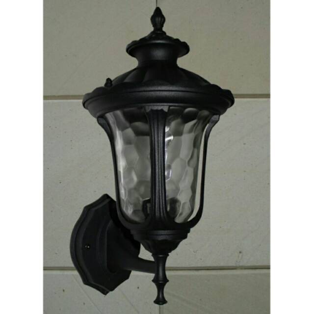Lampu dinding taman