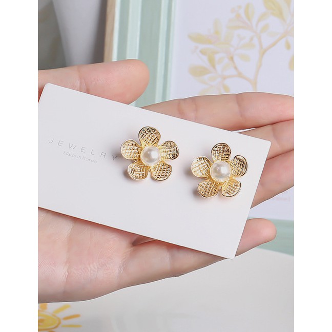 LRC Anting Tusuk Fashion Golden Pearl Flower Alloy Stud Earrings K44530