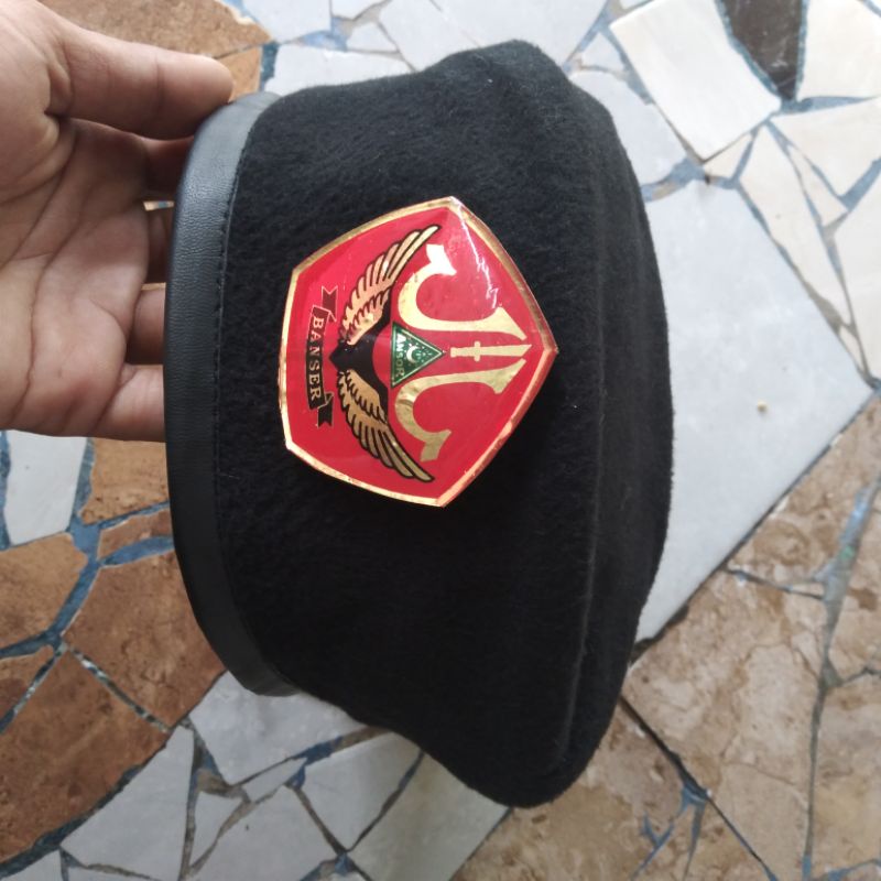 Baret Banser tebal plus pin 6x6cm hitam